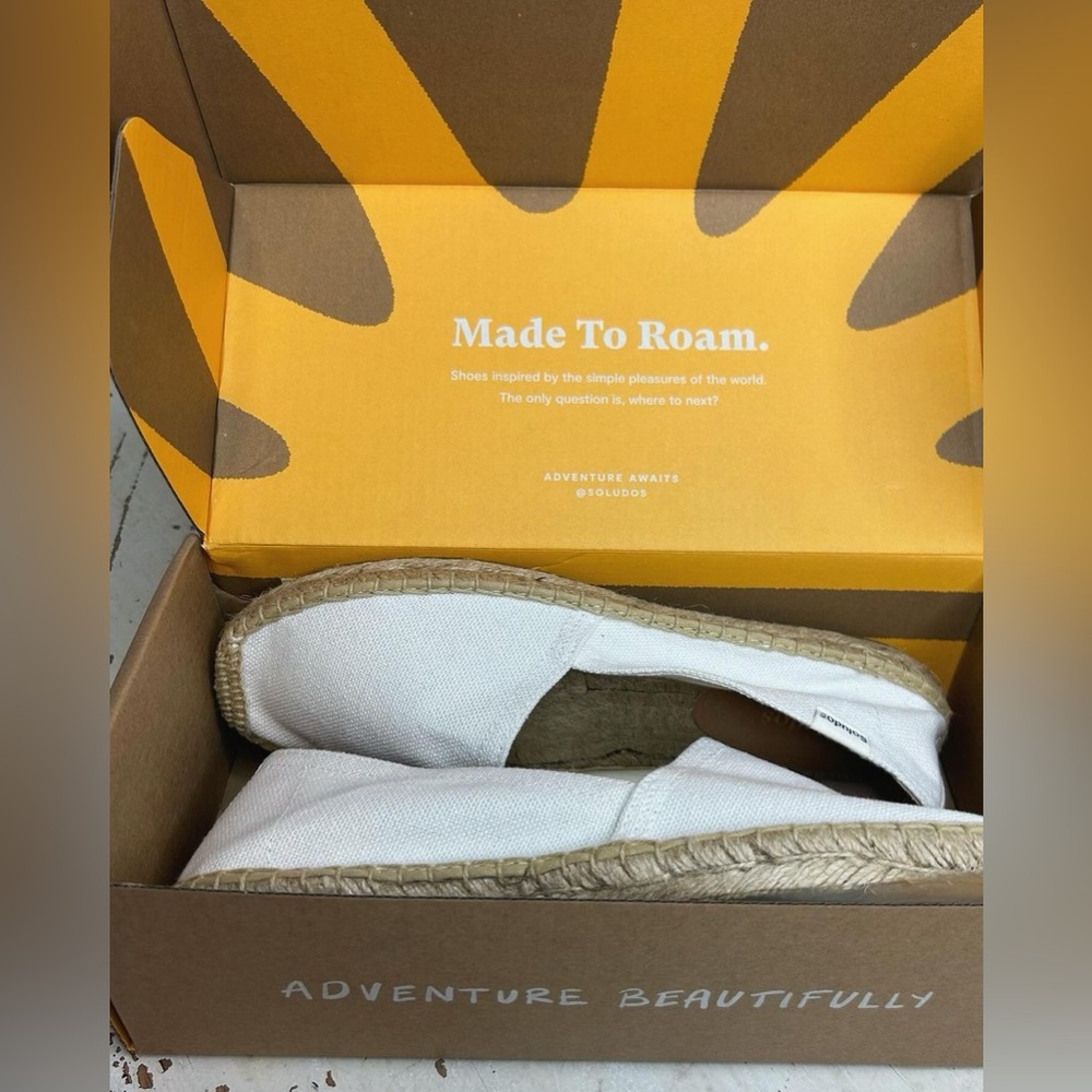 NO OFFERS PLEASE - THEY RETAIL FOR $110 - BRAND NEW - WHITE SOLUDOS